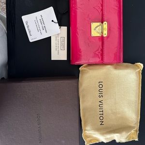 Louis Vuitton monogram Vernis patient leather zippy contact wallet
